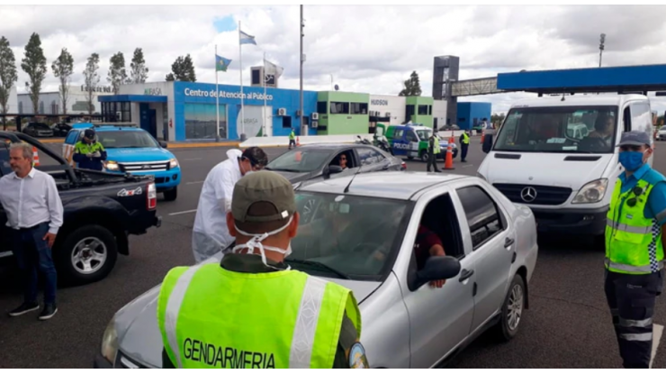 Coronavirus: controles en el peaje de Hudson, Autopista Bs As-La Plata 